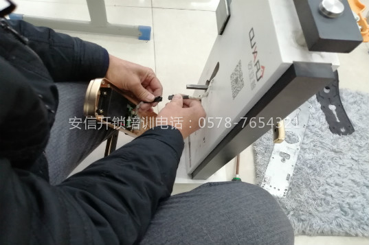 黔西南开锁学校培训智能锁技术